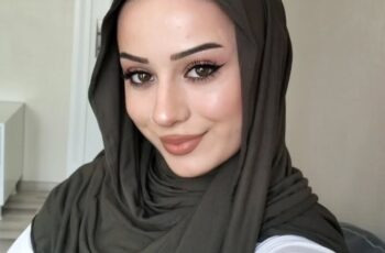 Siyah saçlı seksi escort Beren